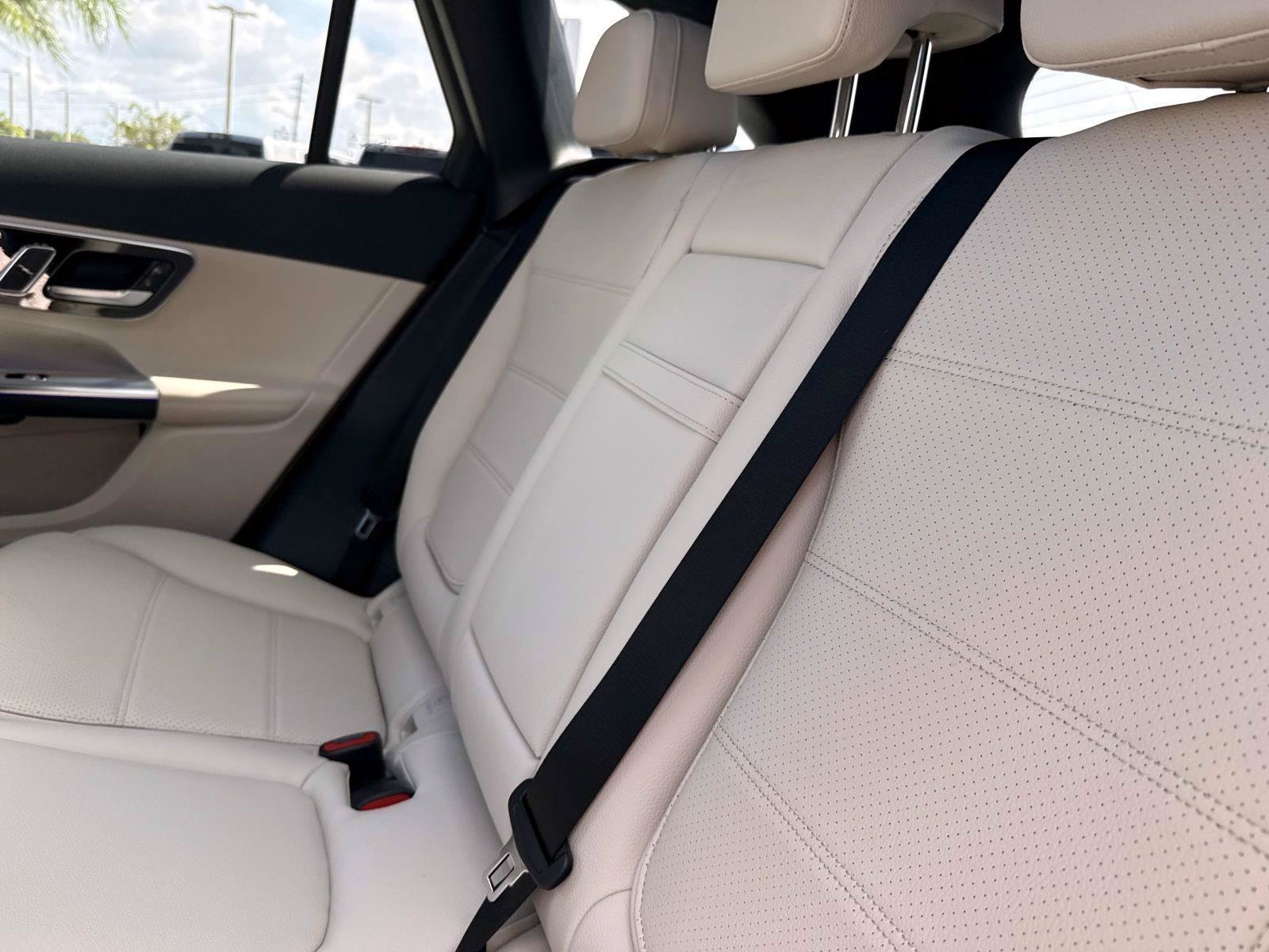 New 2027 Mercedes-Benz GLC 300 image 13