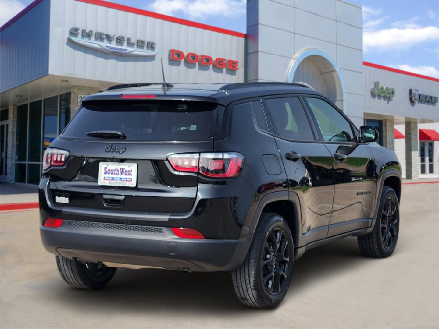 Used 2023 Jeep Compass Altitude AWD/4WD image 5