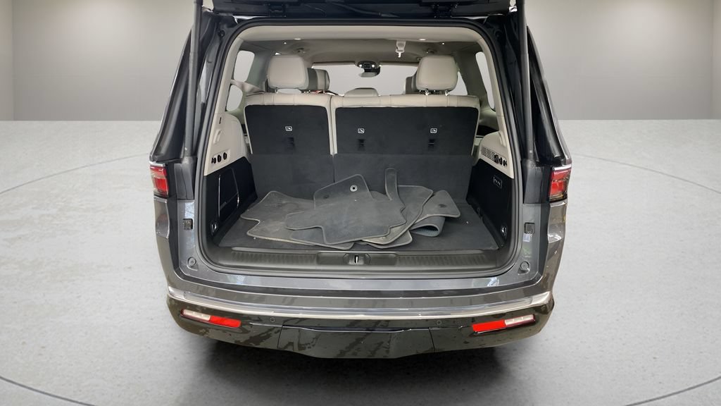 Used 2022 Jeep Wagoneer Series III AWD/4WD image 11