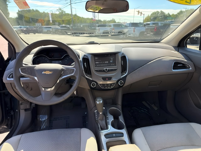 Used 2018 Chevrolet Cruze LT FWD image 18