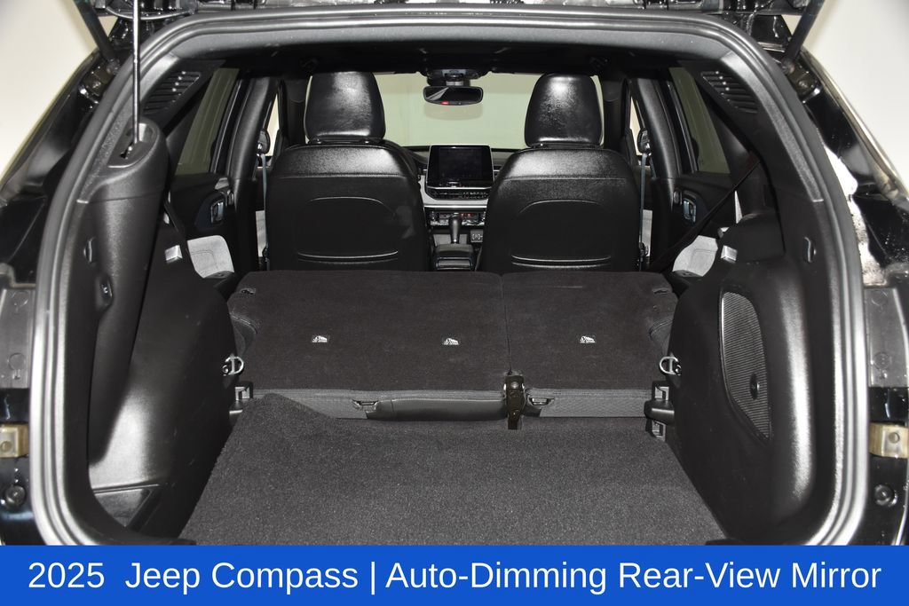 Used 2025 Jeep Compass Latitude w/ Sun & Sound Group AWD/4WD image 32