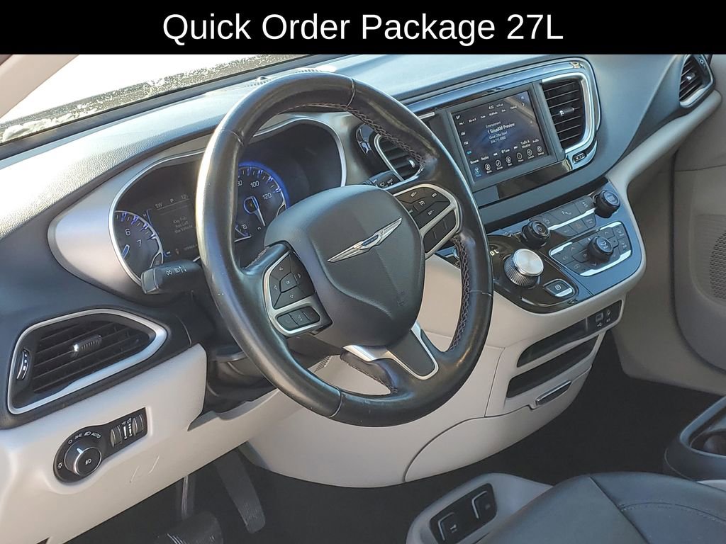 Used 2020 Chrysler Pacifica Touring-L image 7