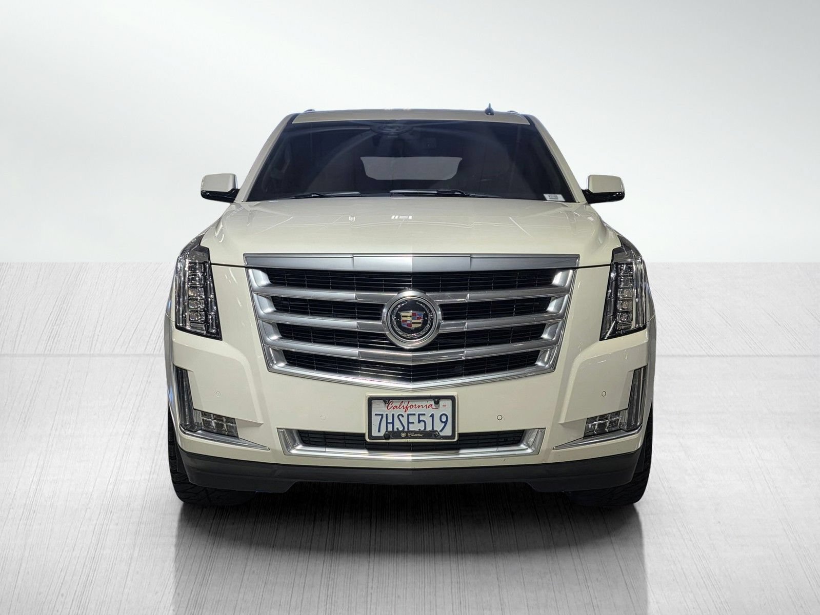 Used 2015 Cadillac Escalade Premium AWD/4WD image 2
