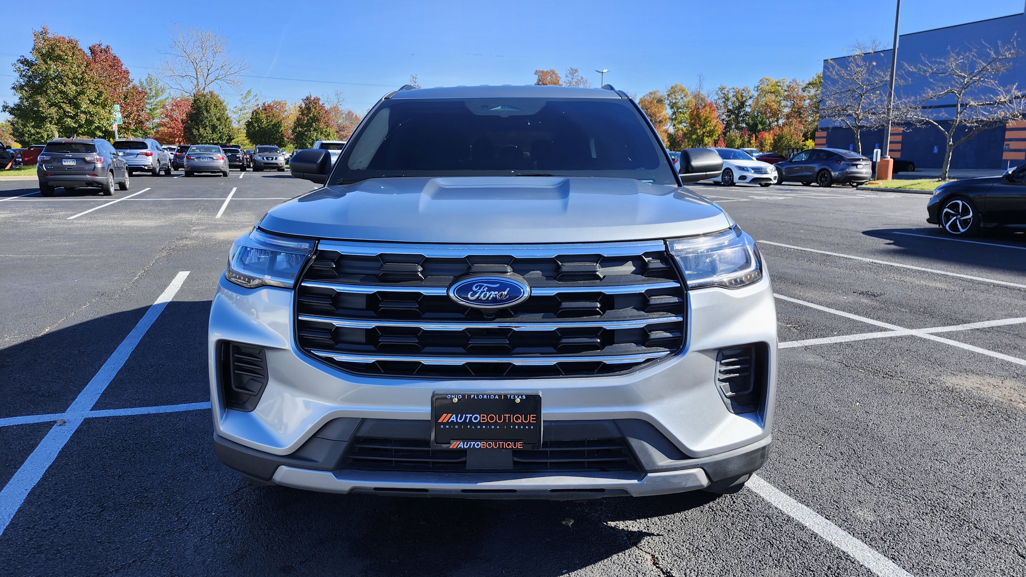 Used 2025 Ford Explorer Active image 3