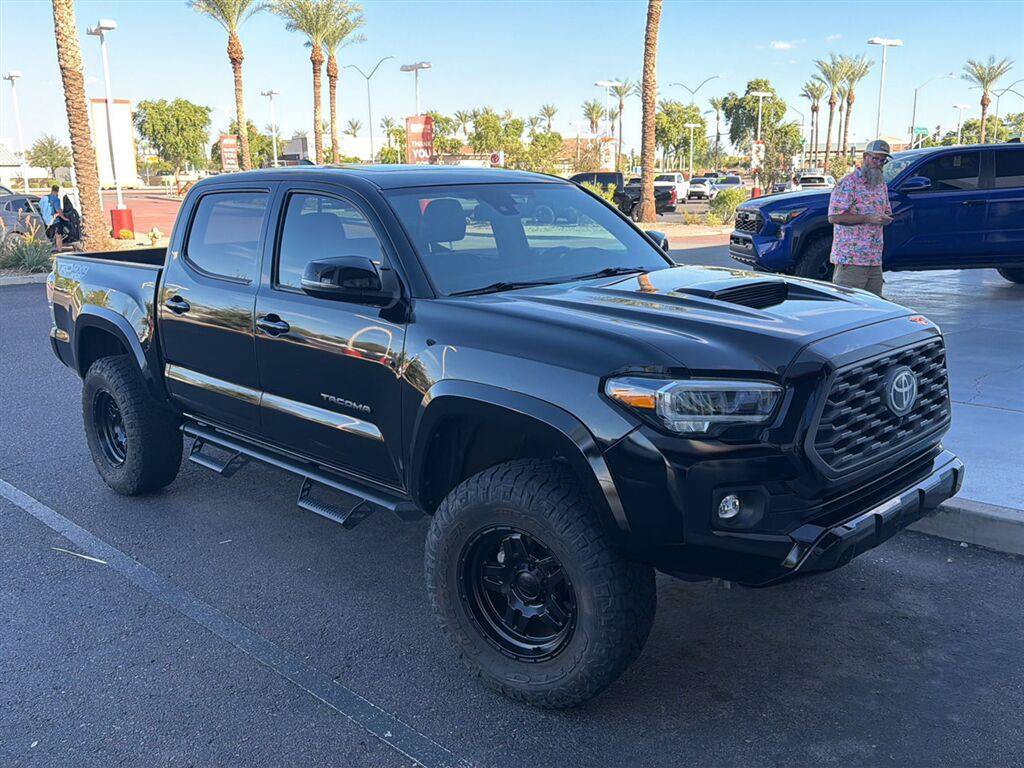 Used 2023 Toyota Tacoma TRD Sport w/ TRD Premium Sport Package AWD/4WD image 3