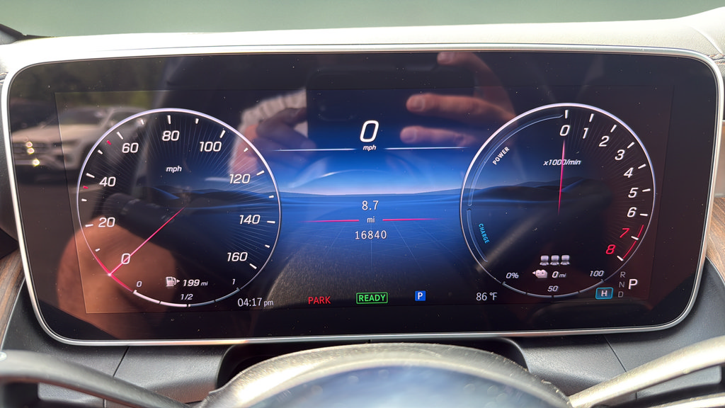 Used 2025 Mercedes-Benz GLC 350e 4MATIC image 30