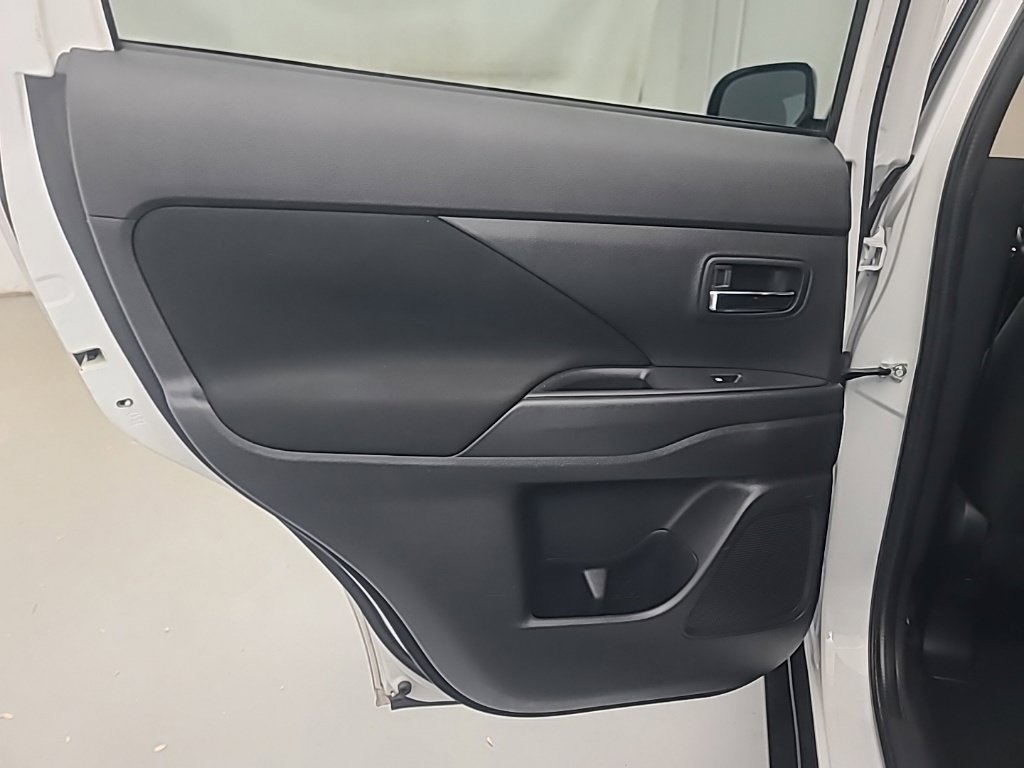 Used 2017 Mitsubishi Outlander ES FWD image 18