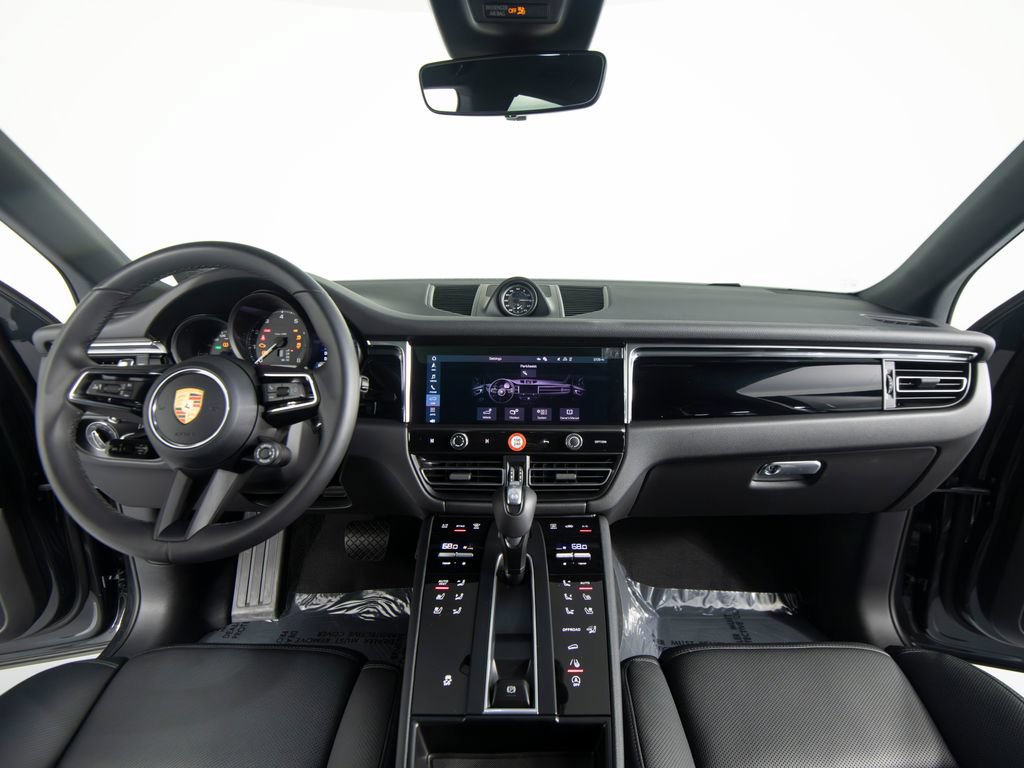 Certified 2026 Porsche Macan AWD/4WD image 37
