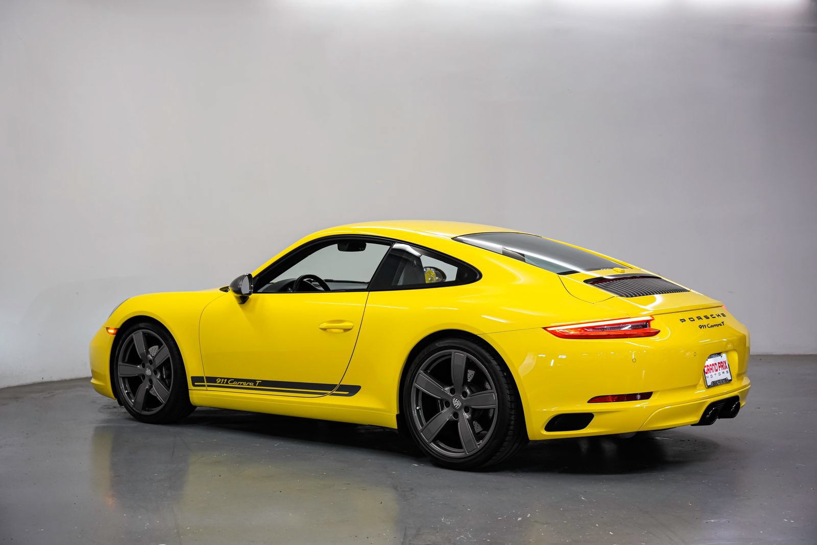 Used 2018 Porsche 911 Carrera T RWD image 9