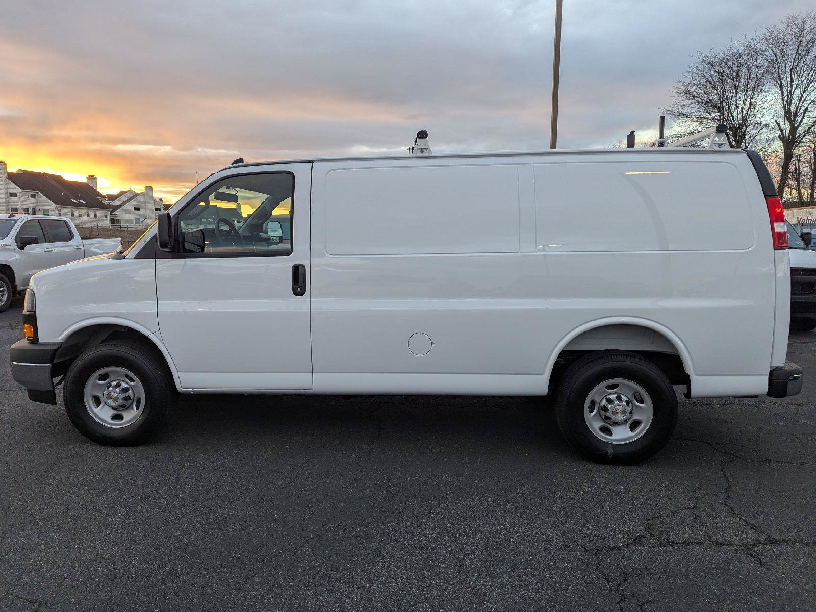 New 2025 Chevrolet Express 3500 w/ Driver Convenience Package RWD image 29