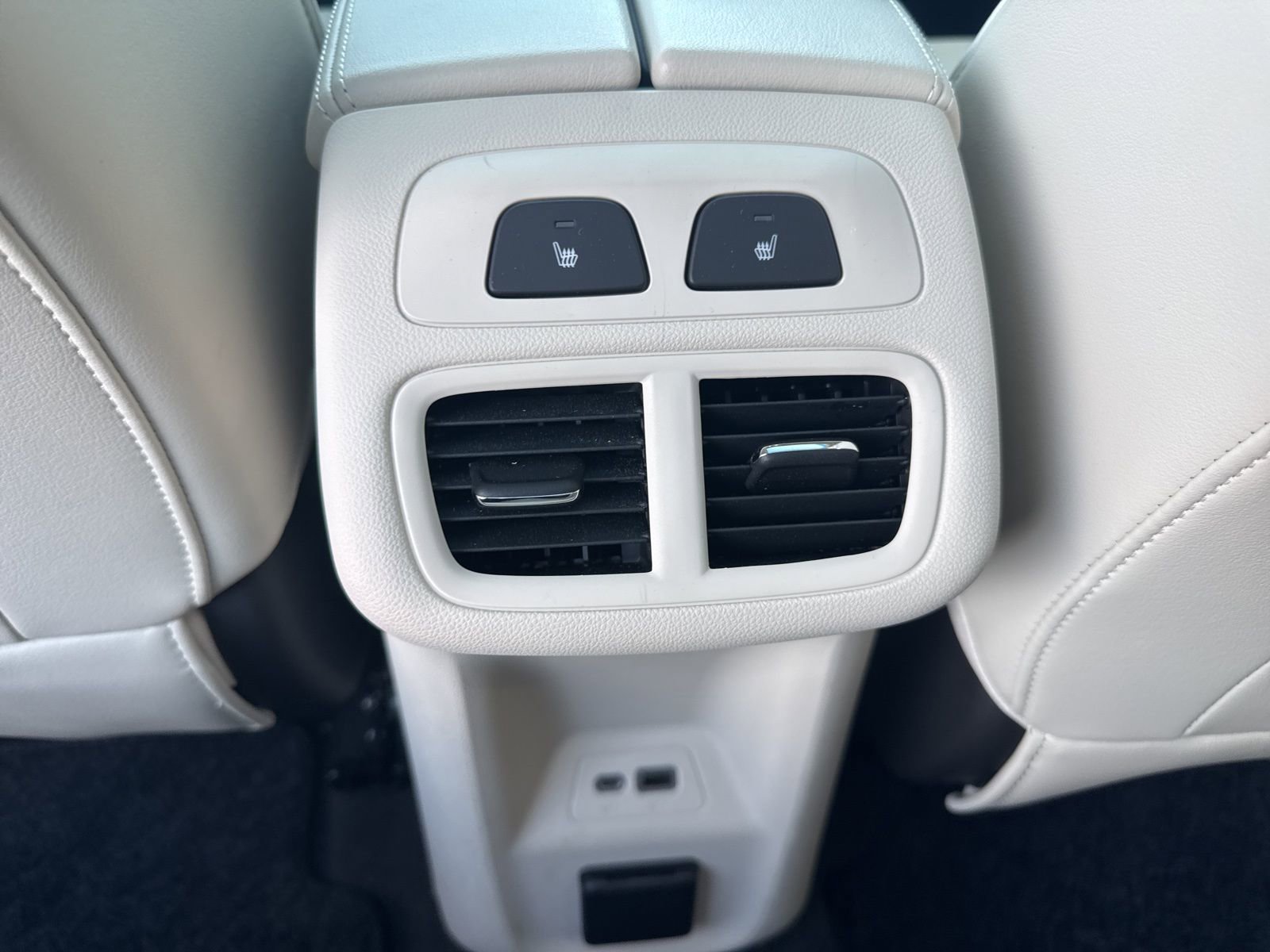 Used 2023 Buick Envision Avenir image 18