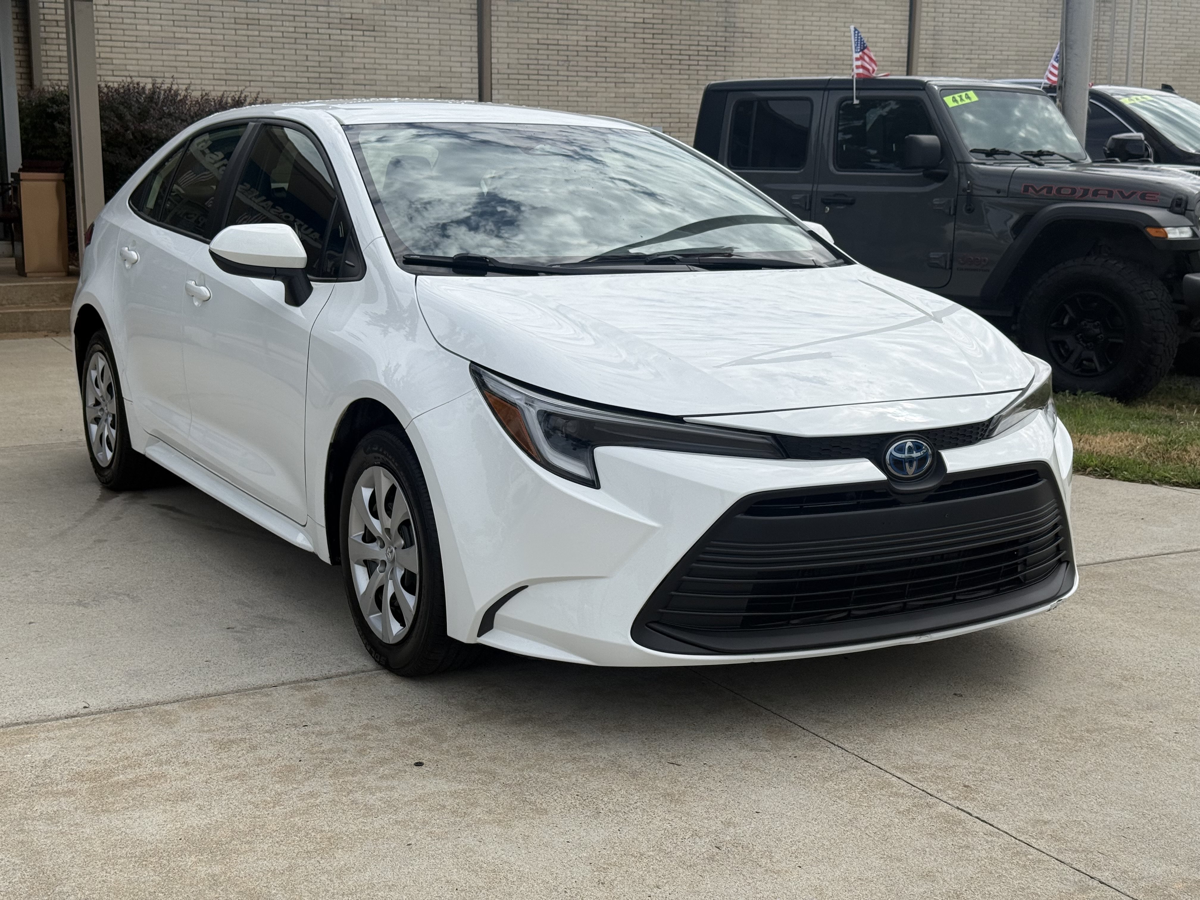 Used 2024 Toyota Corolla LE FWD image 3