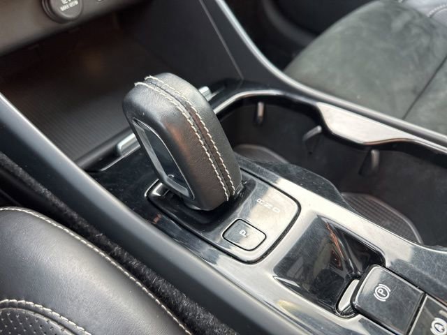 Used 2021 Volvo XC40 T5 R-Design w/ Climate Package image 18