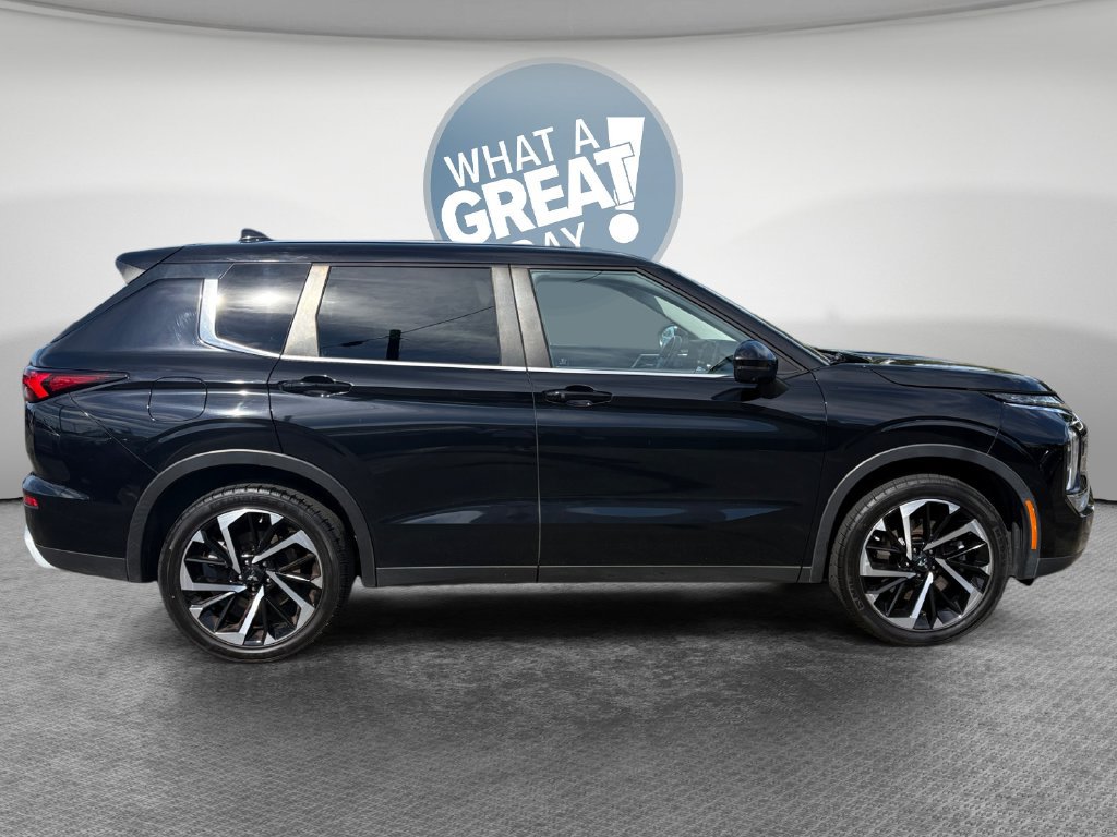 Used 2022 Mitsubishi Outlander SE AWD/4WD image 2