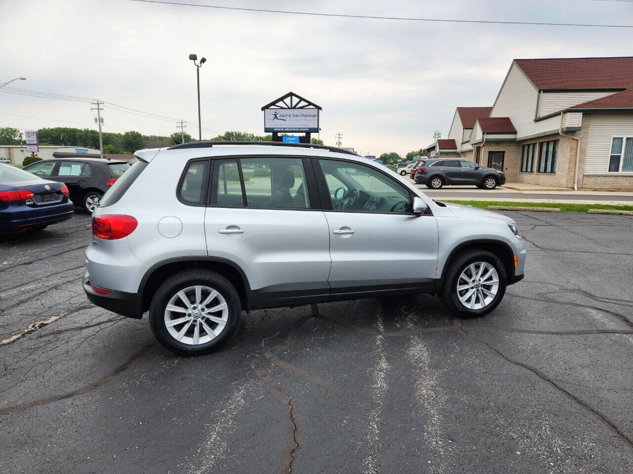 Used 2018 Volkswagen Tiguan Limited w/ Premium Package image 9
