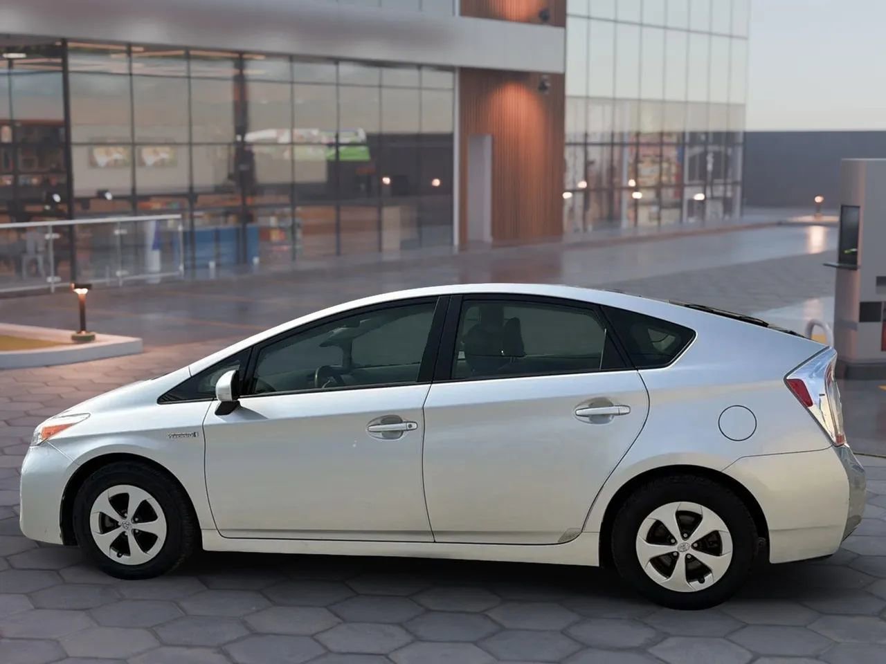 Used 2014 Toyota Prius Three image 4
