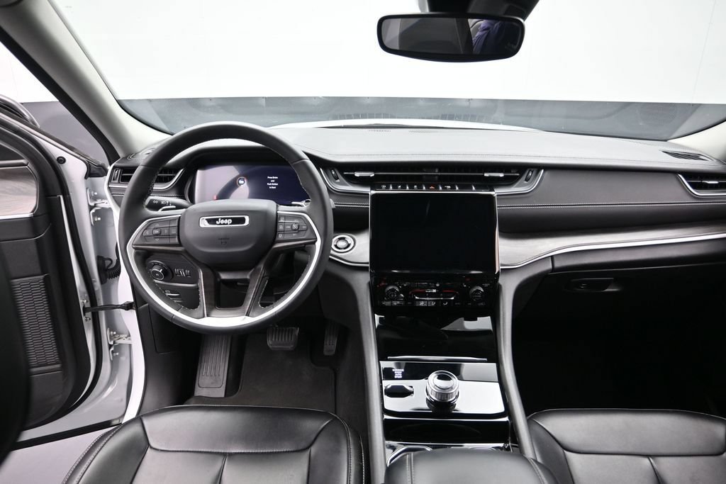 Used 2023 Jeep Grand Cherokee L Limited AWD/4WD image 18
