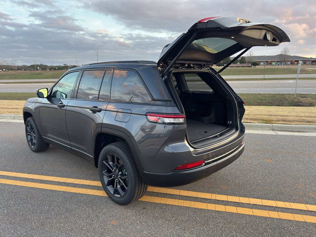 New 2025 Jeep Grand Cherokee Limited AWD/4WD image 13