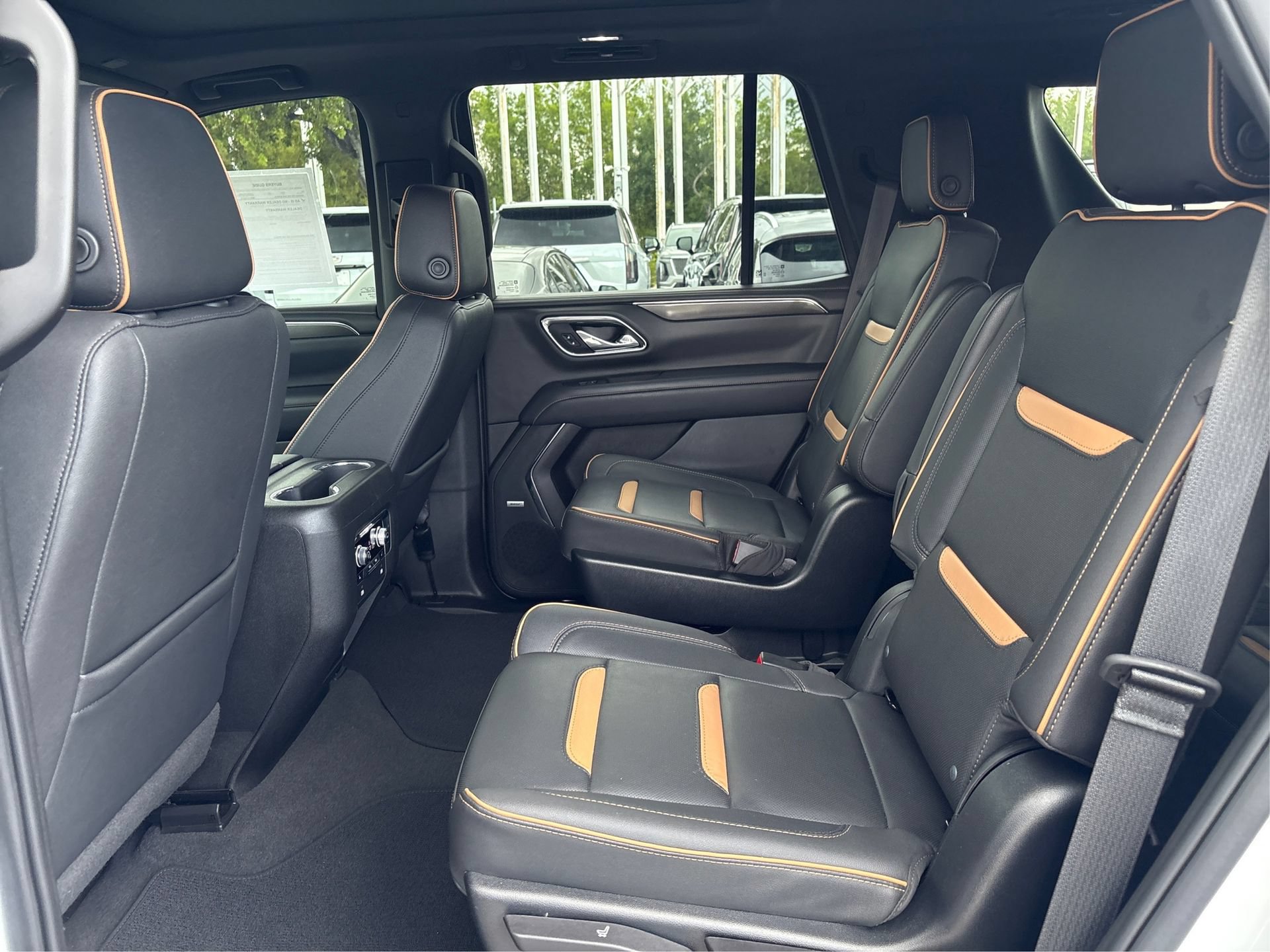 Used 2023 GMC Yukon AT4 w/ Technology Package AWD/4WD image 10