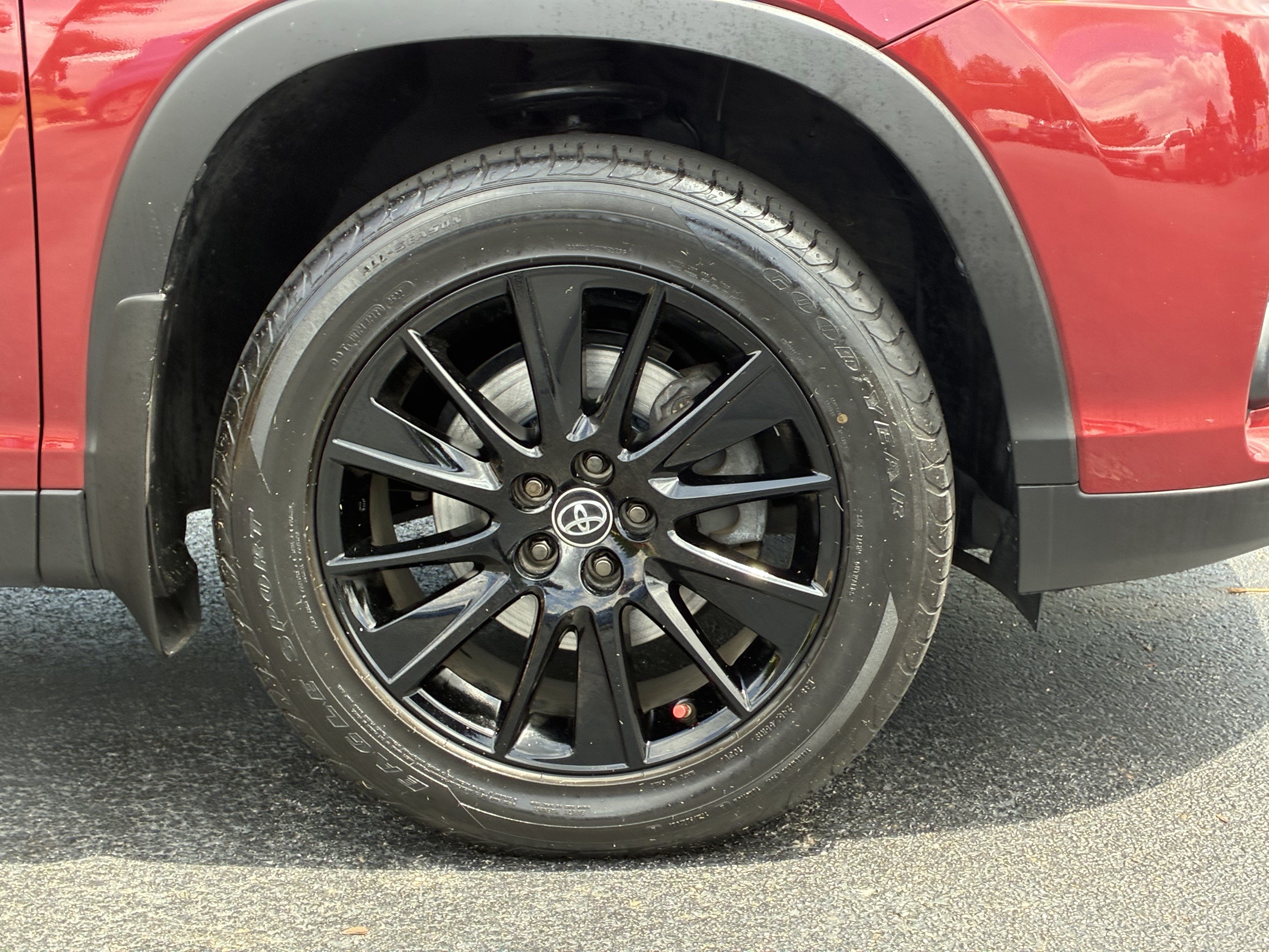Used 2019 Toyota Highlander SE w/ Nightshade Edition AWD/4WD image 6