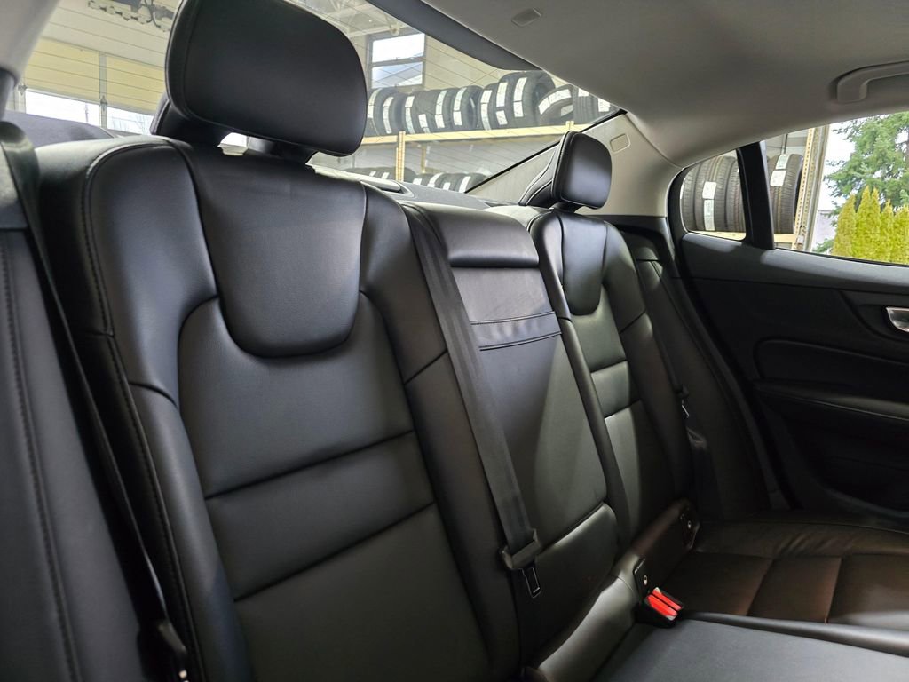 Used 2021 Volvo S60 T6 Momentum w/ Premium Package image 27