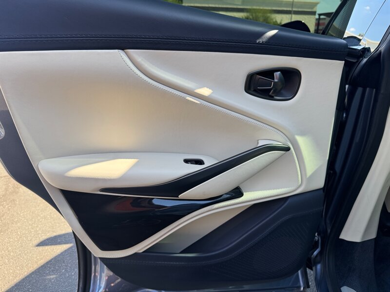 Used 2022 Aston Martin DBX AWD/4WD image 37