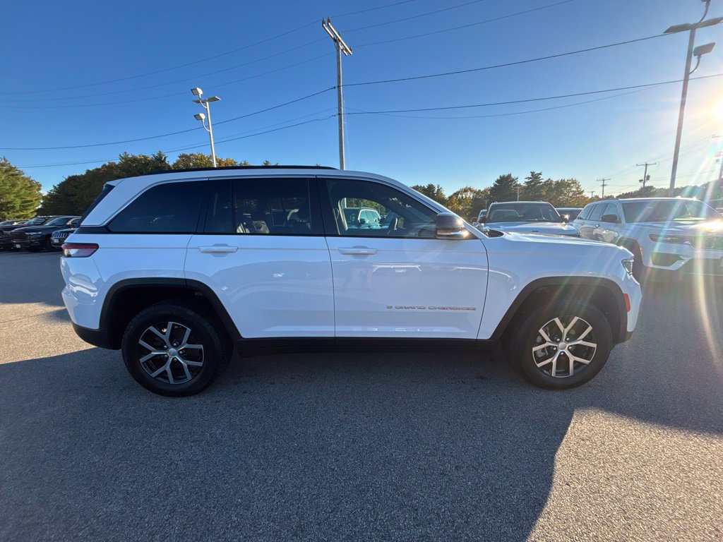 Certified 2025 Jeep Grand Cherokee Limited AWD/4WD image 6