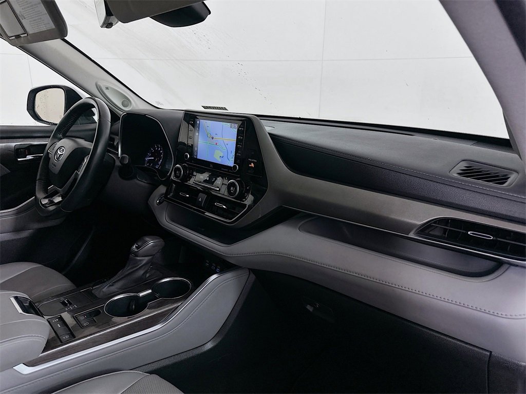 Used 2022 Toyota Highlander Limited image 32