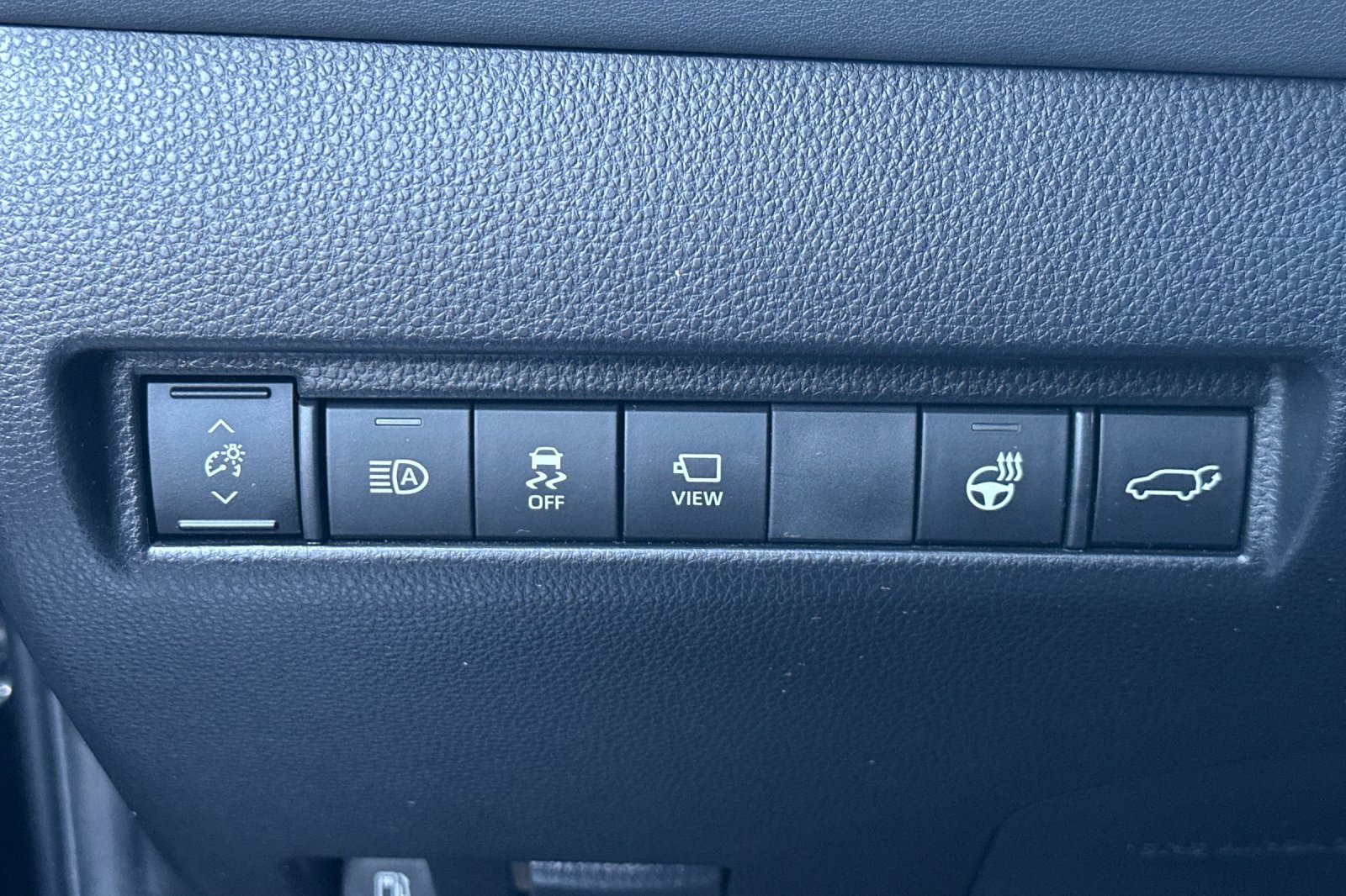 Used 2023 Toyota Venza Limited image 36