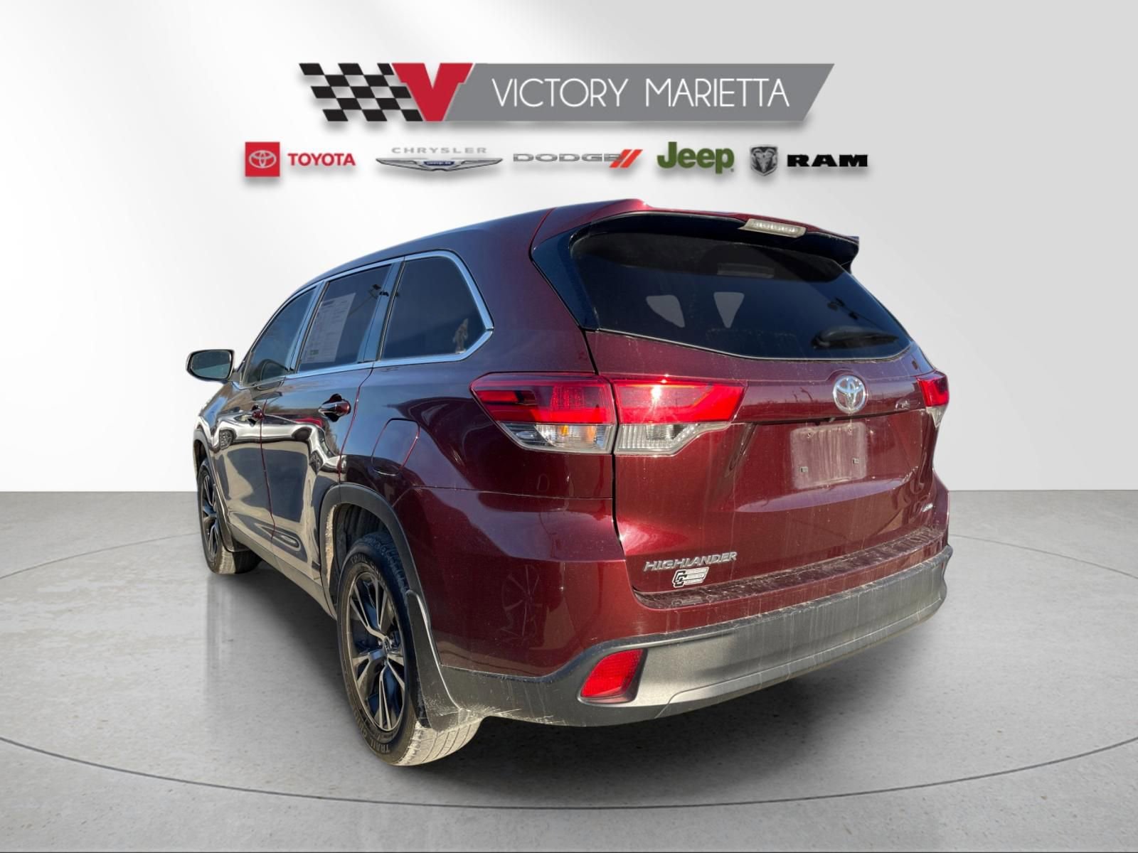 Used 2019 Toyota Highlander LE image 2