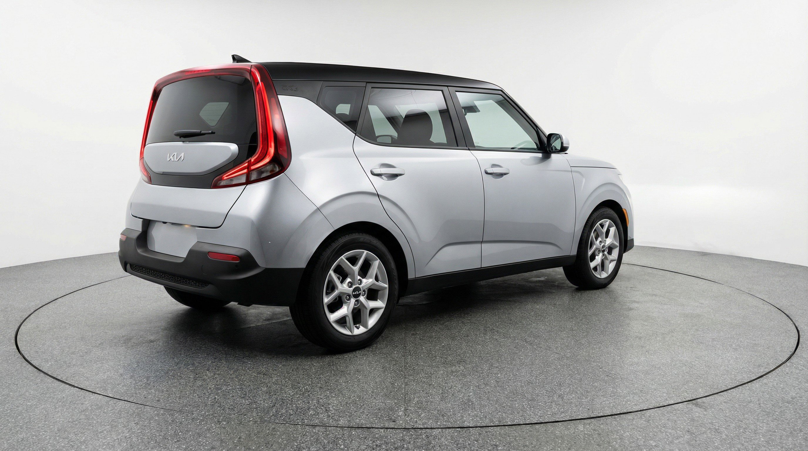 Used 2025 Kia Soul LX w/ LX Technology Package FWD image 9