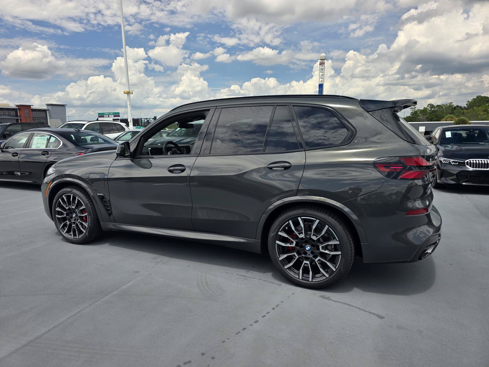 New 2026 BMW X5 xDrive50e w/ Executive Package AWD/4WD image 6