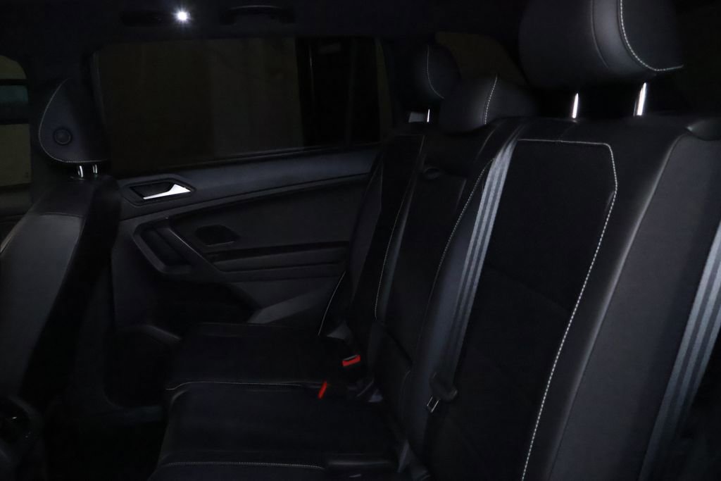 Used 2021 Volkswagen Tiguan SE R-Line w/ 3rd Row Seat Package image 17