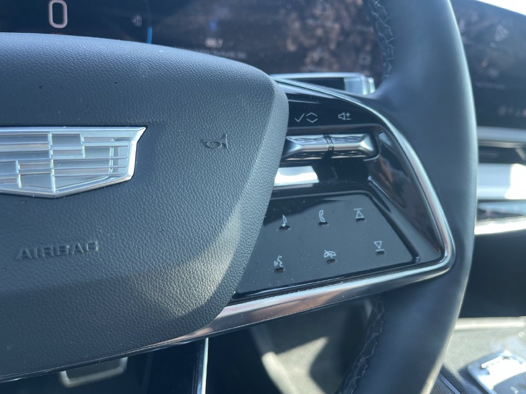 Certified 2025 Cadillac Optiq Luxury 2 w/ LPO, Floor Liner Package AWD/4WD image 22