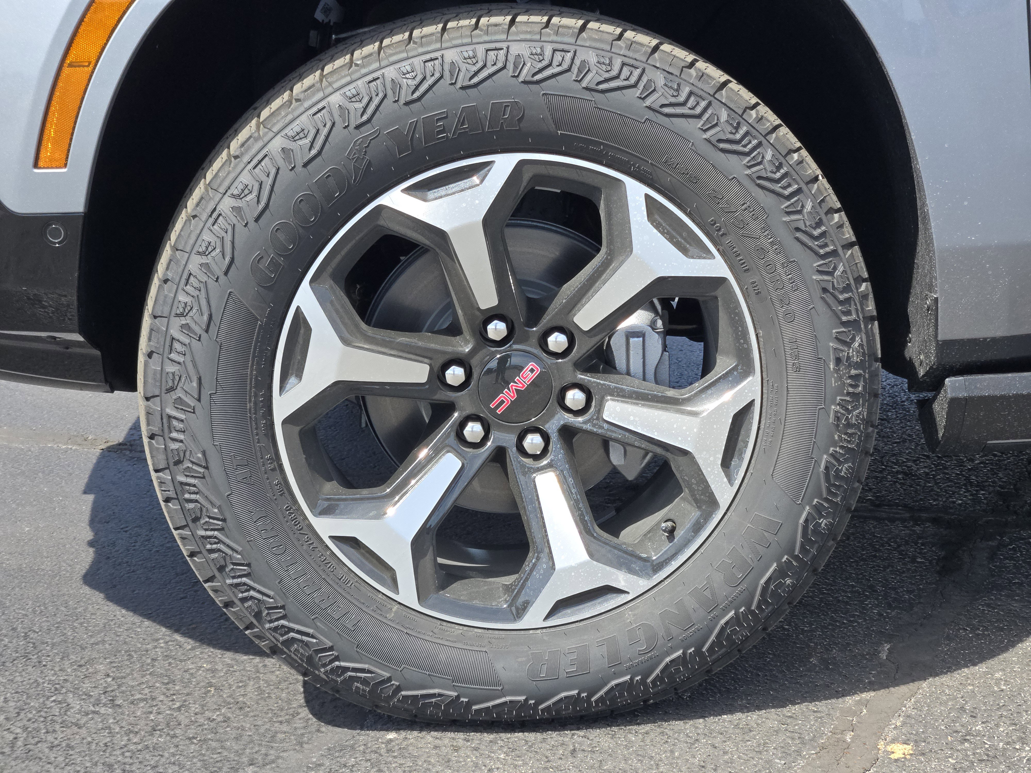 New 2026 GMC Yukon AT4 w/ AT4 Premium Package image 9