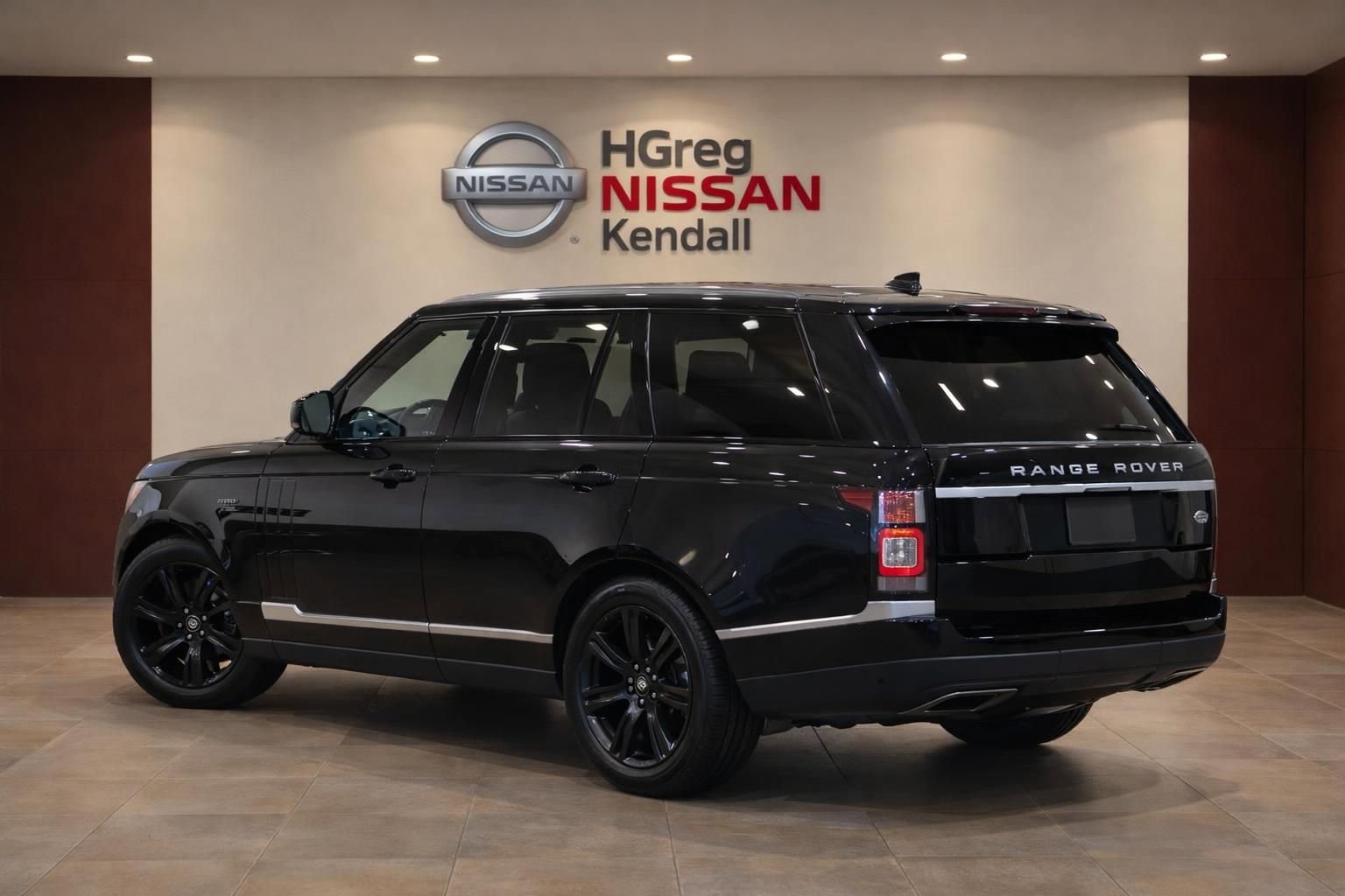 Used 2018 Land Rover Range Rover Supercharged AWD/4WD image 2