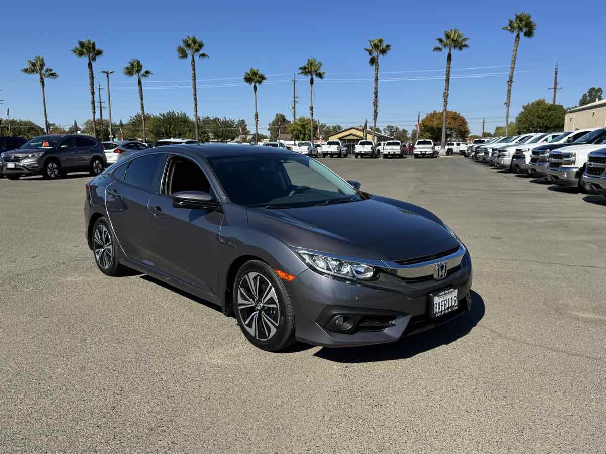 Used 2017 Honda Civic EX-T image 2