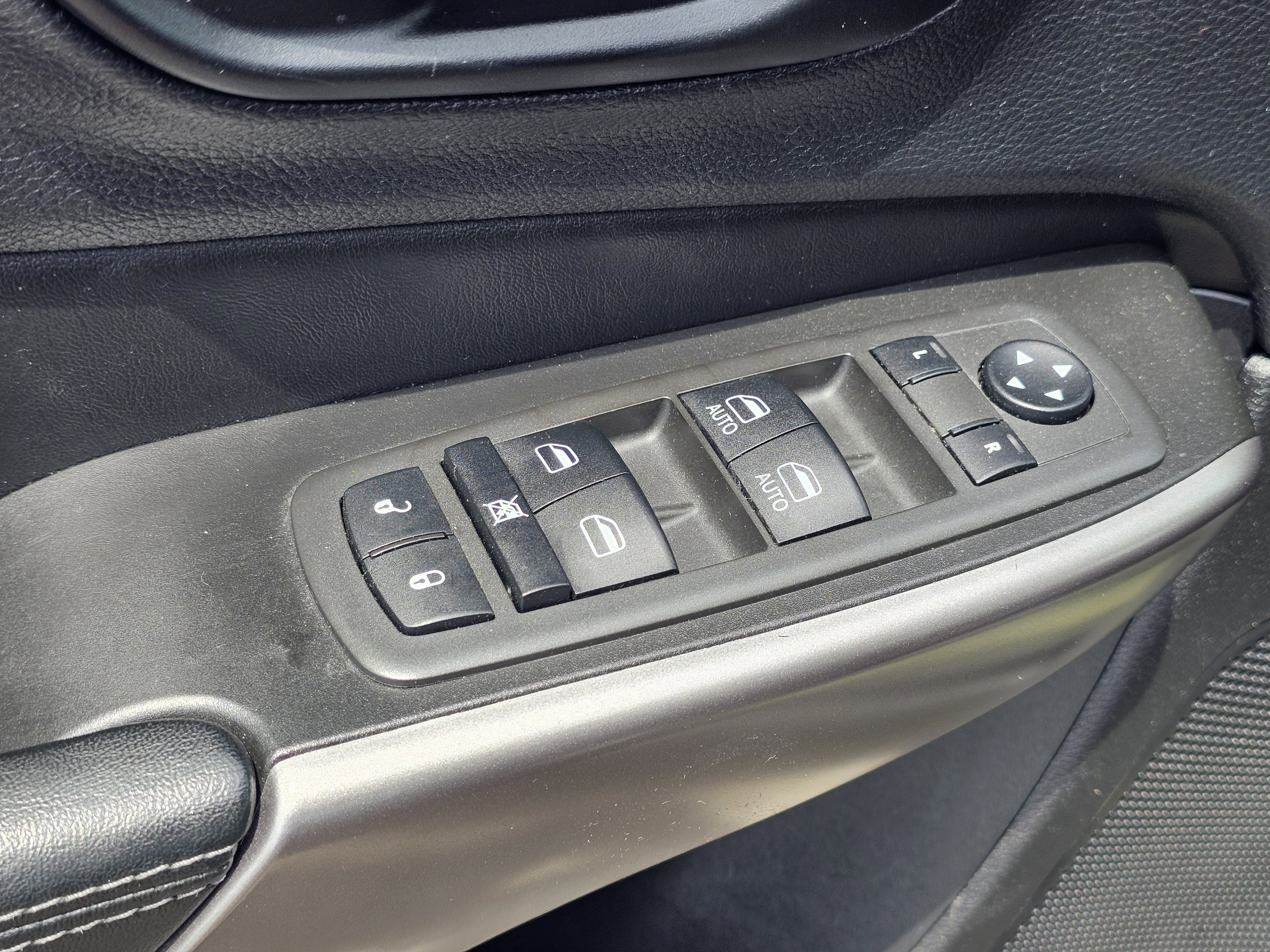 Used 2021 Jeep Cherokee Latitude FWD image 16