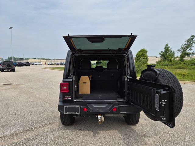 Used 2021 Jeep Wrangler Unlimited Sahara AWD/4WD image 11