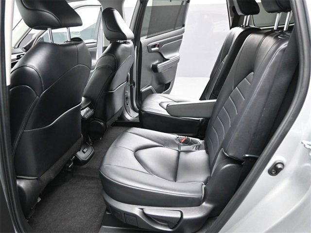 Used 2023 Toyota Highlander L image 18