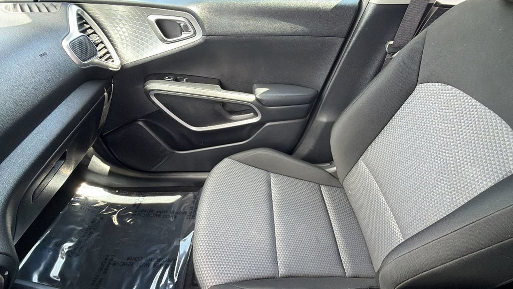 Used 2024 Kia Soul LX w/ Option Group 015 FWD image 12