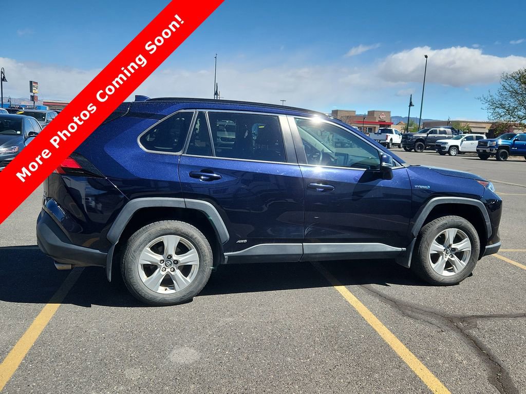 Used 2020 Toyota RAV4 XLE w/ Convenience Package image 2