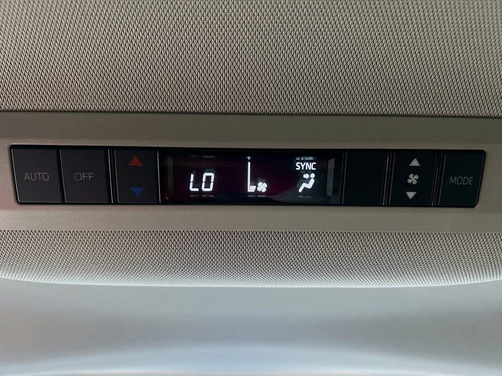New 2026 Toyota Sienna LE FWD image 24