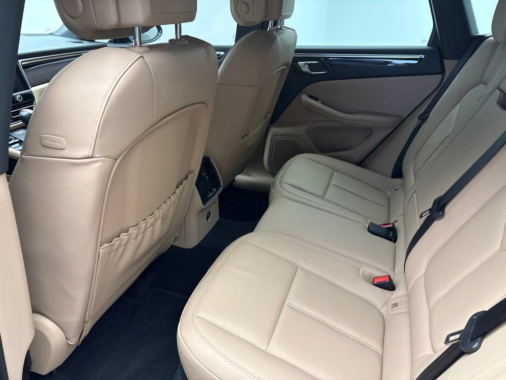 Certified 2024 Porsche Macan AWD/4WD image 20