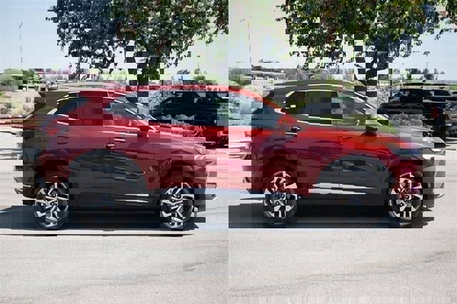 Used 2023 Buick Envision Essence image 3