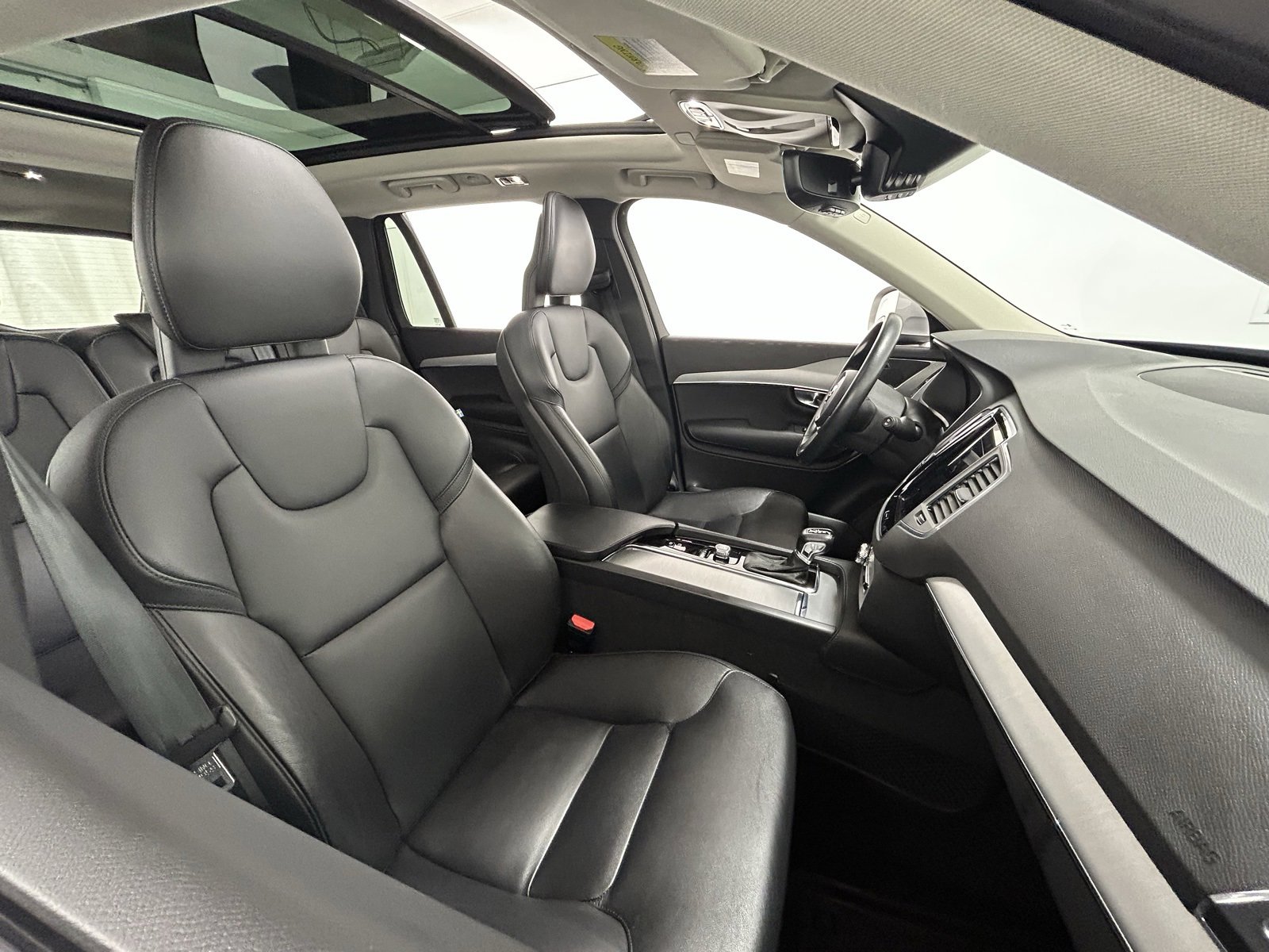 Used 2021 Volvo XC90 T5 Momentum w/ Climate Package image 42