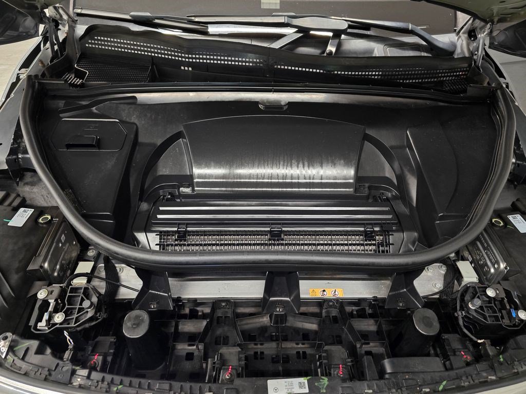 Used 2023 Mercedes-Benz EQS 580 4MATIC SUV w/ Exclusive Trim Package image 14