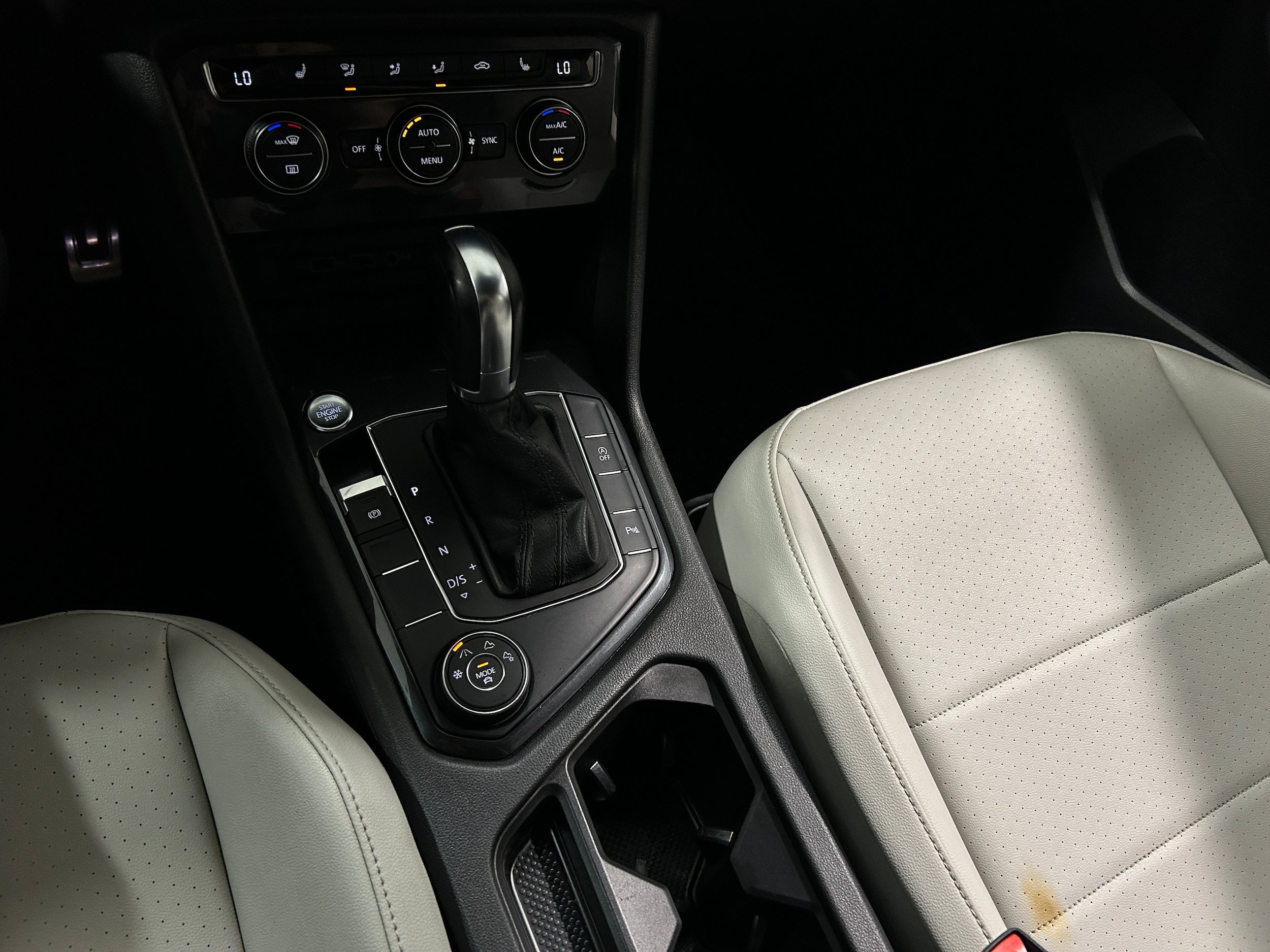 Used 2019 Volkswagen Tiguan SEL R-Line AWD/4WD image 11