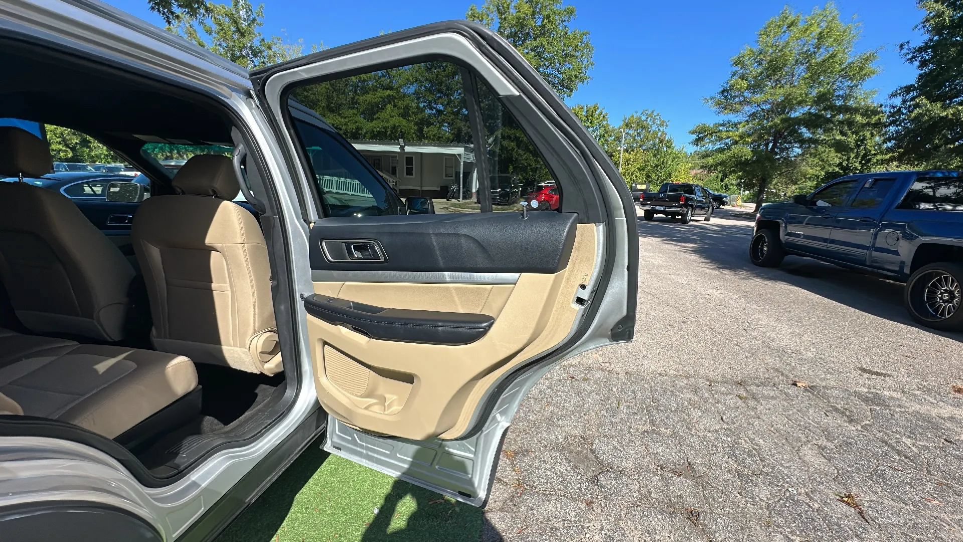 Used 2016 Ford Explorer XLT AWD/4WD image 13
