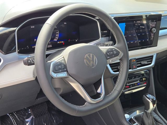 New 2026 Volkswagen Taos SE FWD image 10